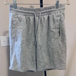 H&M Men's Heather Gray Drawstring Sweat Shorts. Size M
